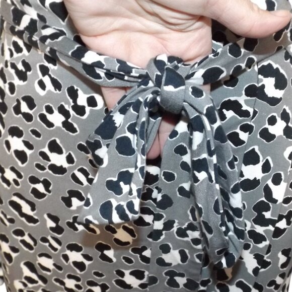 DIANE VON FURSTENBERG Wrap Dress, 8, New Yatzi Short, Spotted Floral Cat, Grey - Picture 2 of 16